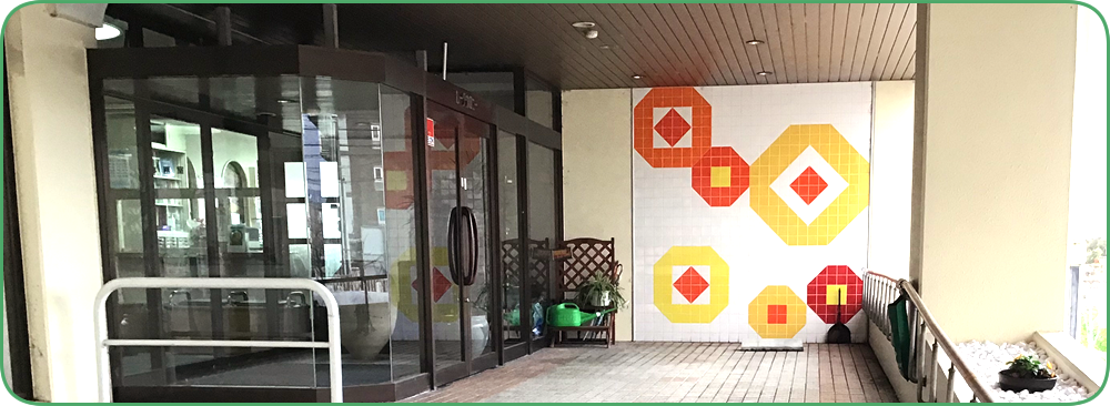 レーク・ホロニー外観玄関